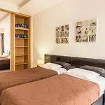 Anadia Atrium F